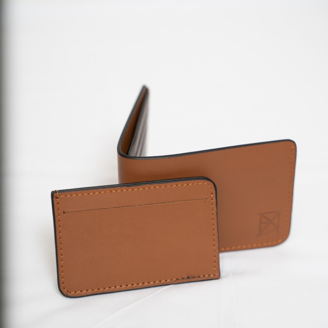 Premium Dollar-Size Leather Wallet with Magnetic Closure by BM7